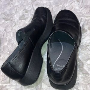 Black Dansko Shoes *light wear